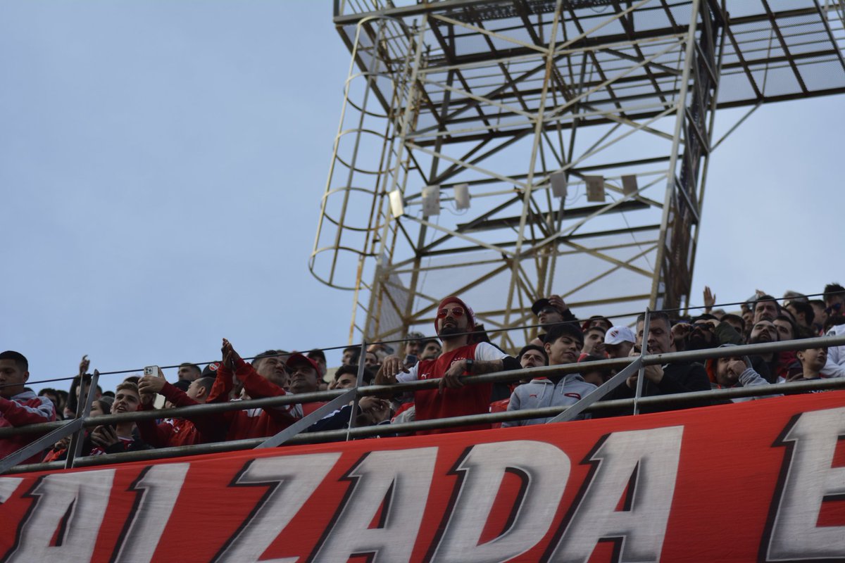 InfiernoRojo's tweet photo. Porque están en las buenas y en las malas, siempre por amor a #Independiente.
🔴 Todas las fotos estarán en https://t.co/QMZvlKbWIl
📸 @sofifranzoia
#todorojo #buscate #hinchas #socios #hinchada #reydecopas #orgullonacional https://t.co/Mn5JYYHZlH