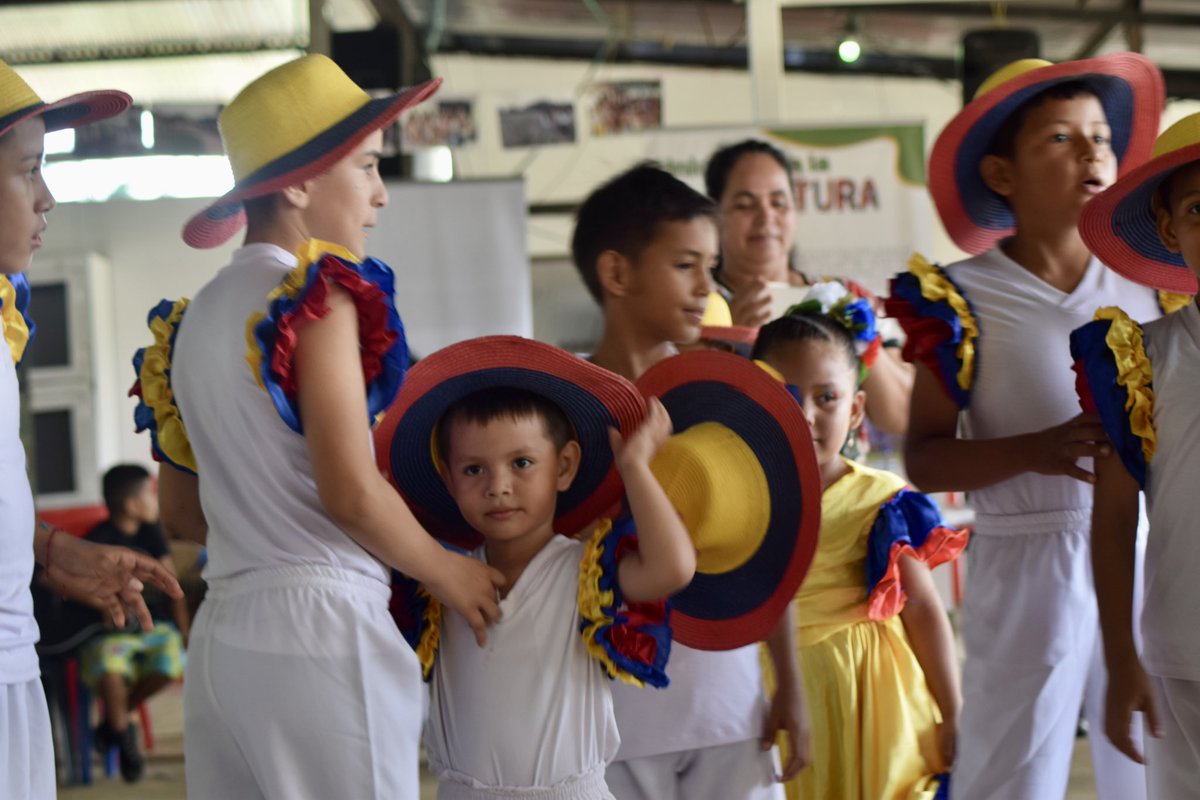 #Educaré Educación, Campo y Reconciliacion. Promovemos por medio del arte y la cultura los principios y valores que permitan dignificar la naturaleza humana de los niños/as, jóvenes y adolescentes como agentes educadores al interior de la comunidad.