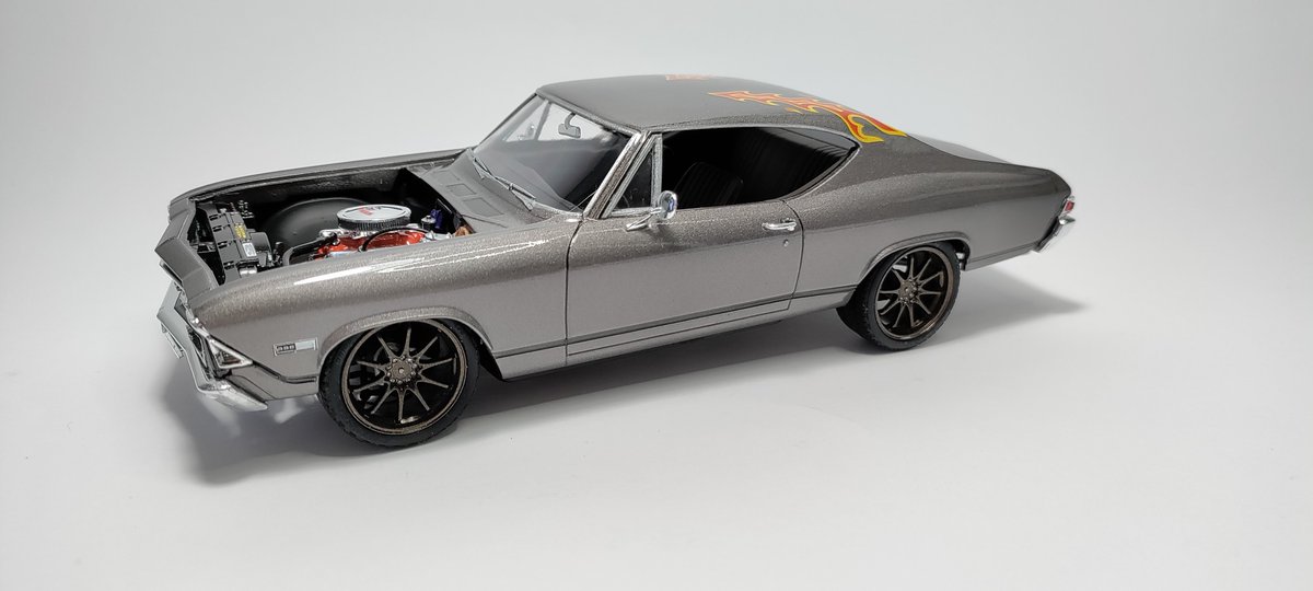 Humgorhobby's tweet image. Hello,

it&apos;s ready.
&apos;68 Chevy Chevelle SS 396 Custom / Revell 1:25
Color: Mr. Hobby Mr.Color C-061 Burnt Iron, Lacquer: 2K, Carpet: Scale Production / red-brown. 
Wheels: Aoshima Rays CE28N