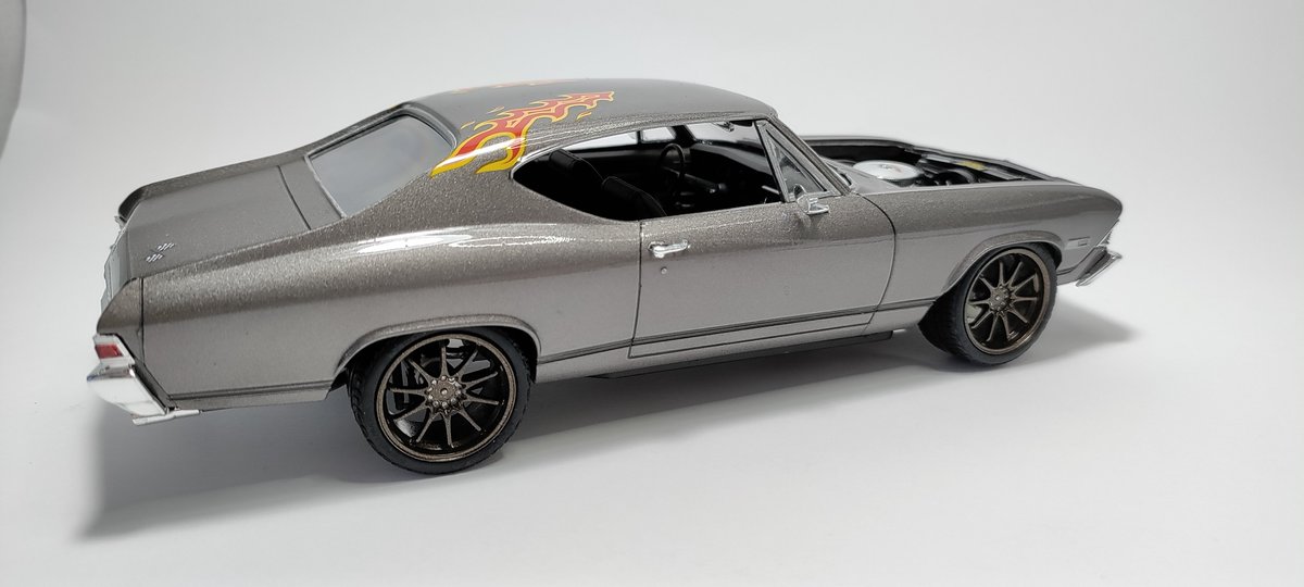 Humgorhobby's tweet image. Hello,

it&apos;s ready.
&apos;68 Chevy Chevelle SS 396 Custom / Revell 1:25
Color: Mr. Hobby Mr.Color C-061 Burnt Iron, Lacquer: 2K, Carpet: Scale Production / red-brown. 
Wheels: Aoshima Rays CE28N