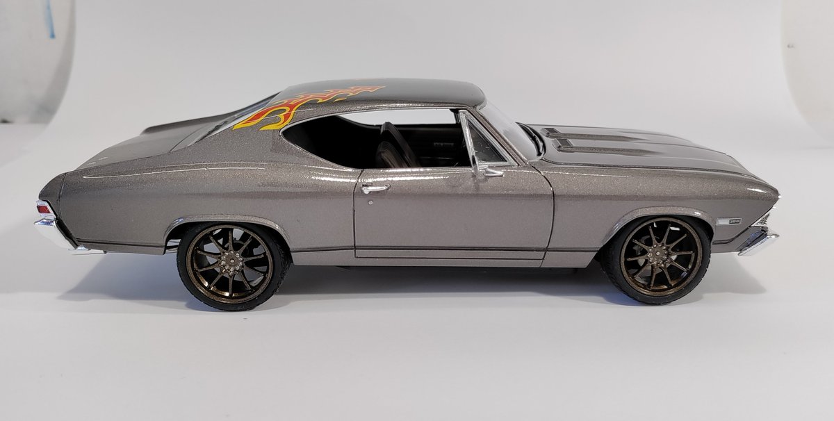 Humgorhobby's tweet image. Hello,

it&apos;s ready.
&apos;68 Chevy Chevelle SS 396 Custom / Revell 1:25
Color: Mr. Hobby Mr.Color C-061 Burnt Iron, Lacquer: 2K, Carpet: Scale Production / red-brown. 
Wheels: Aoshima Rays CE28N