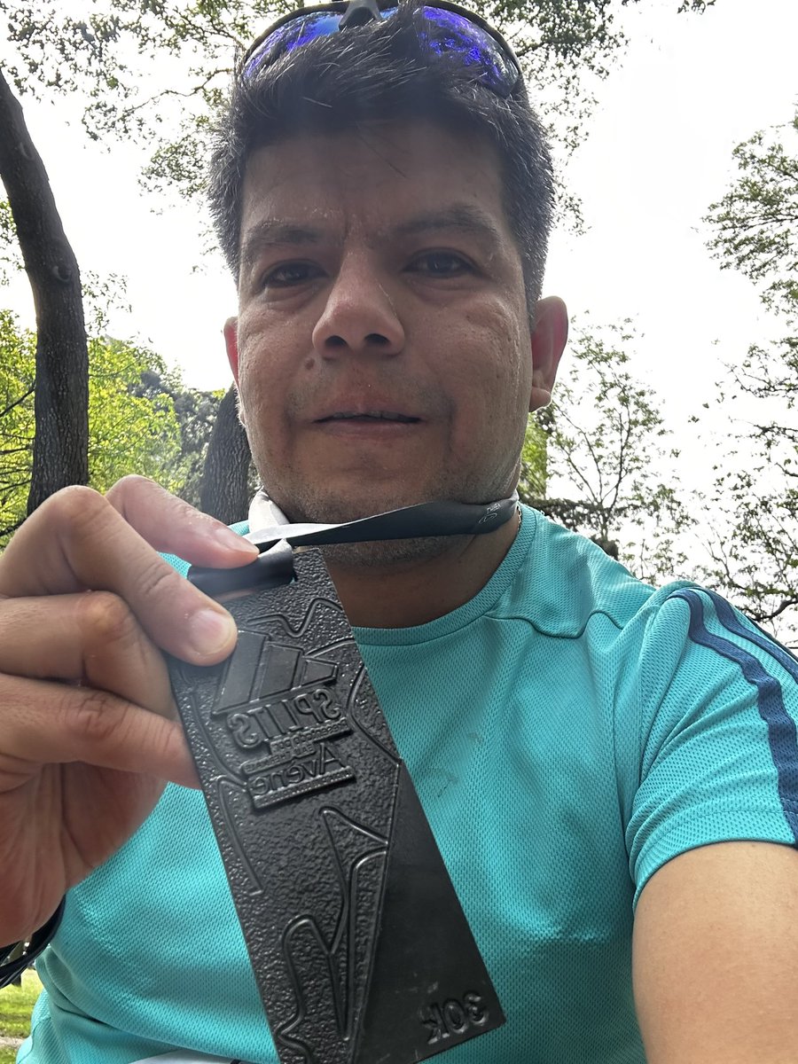 gilzun's tweet photo. #yoelegicorrer #splitadidas excelentes KMs https://t.co/Y0pqXaL86F