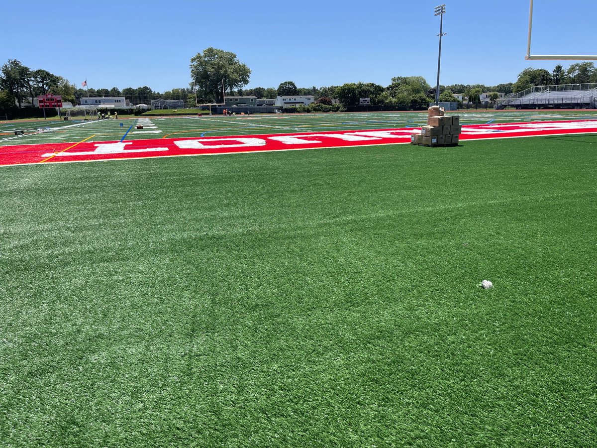 Connetquot_FB's tweet photo. Home Field 🔥 🔴 ⚪️ 🔥 Looks awesome. Thank you ⁦@TheLandTekGroup⁩ These guys are out here working real hard. #TBirdNation https://t.co/wZocrLUp5I