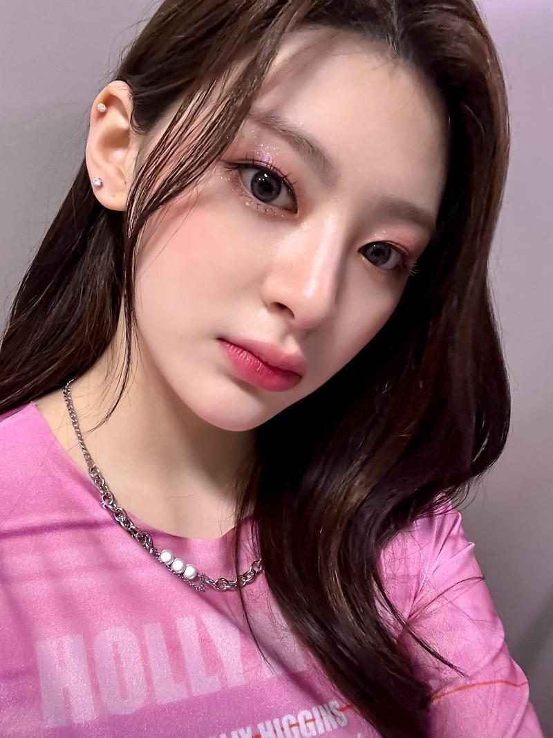 ✿ᅠ𝗙𝗨𝗡𝗖ᅠ✧ᅠ #Nanna ᅠ᯽ᅠupdɑteᅠ੭ᅠ #𝟾𝟶𝟶天o𝑓𝐵ereb𝕪ul⁩ ᅠ.ᅠ #𝙱erē·𖤐𝚟e𝑟se·at𝙹𝙿

Es cierto, se me hizo un poco tarde arreglandome, pero es que quería estar lo más linda posible para ir a ver a Bere y brillar como ella lo hará el día de hoy. ☆