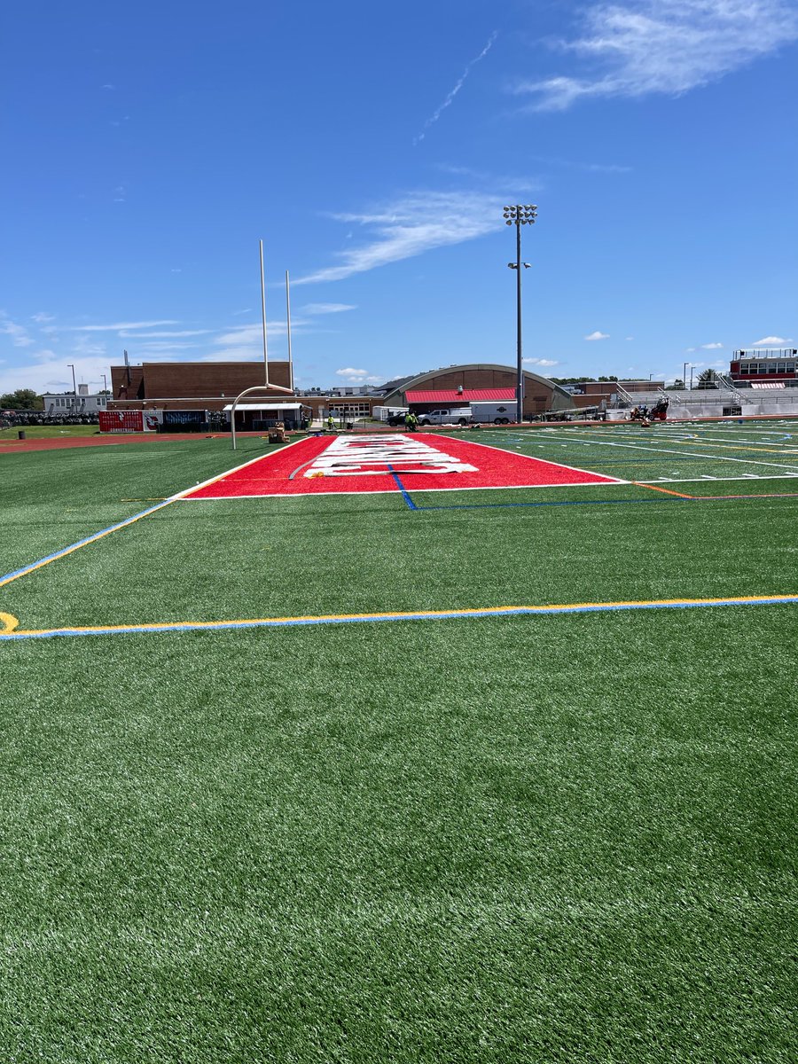 Connetquot_FB's tweet photo. Home Field 🔥 🔴 ⚪️ 🔥 Looks awesome. Thank you ⁦@TheLandTekGroup⁩ These guys are out here working real hard. #TBirdNation https://t.co/wZocrLUp5I