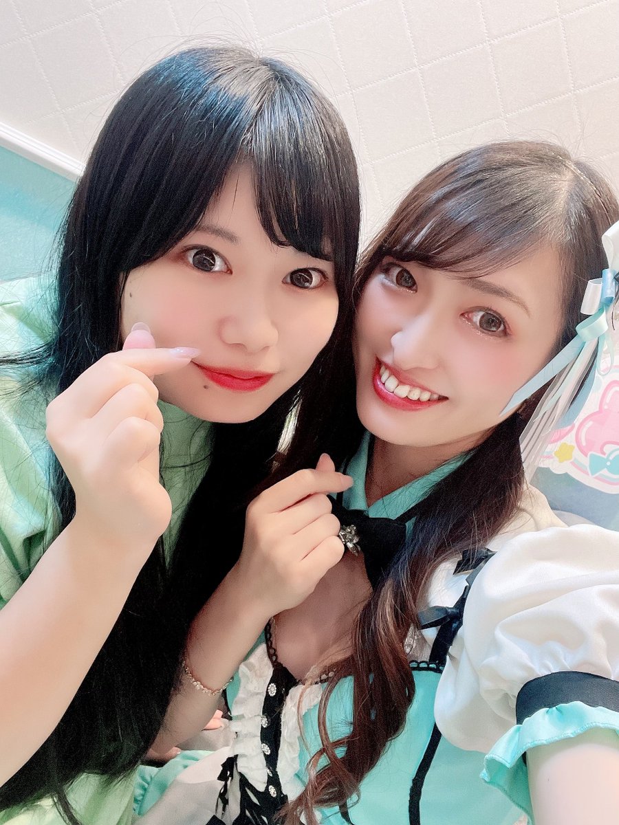 michiru0614's tweet photo. ラストのーぶらんどでした😭
初めてお会いして下さった方、会いに来てくれた方、みんなありがとう💕✨
数回しか出勤してないけど、それでも充分すぎるくらい想い出いっぱいもらいました🥺
やっぱり秋葉原が好きだぁ
また会えるようにしますので、会ってやって下さい✨🙏
らびりすちゃんとかやの氏と💖 https://t.co/1DvHz6WQ3w