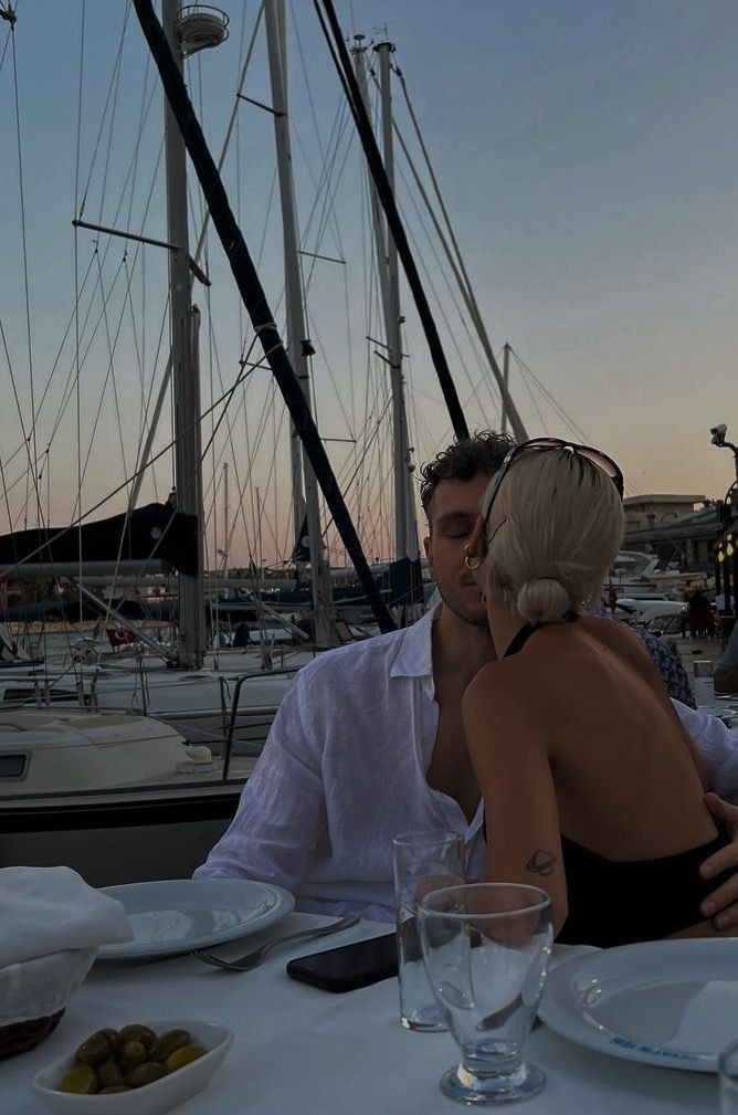 me and who (@meandwh) on Twitter photo 