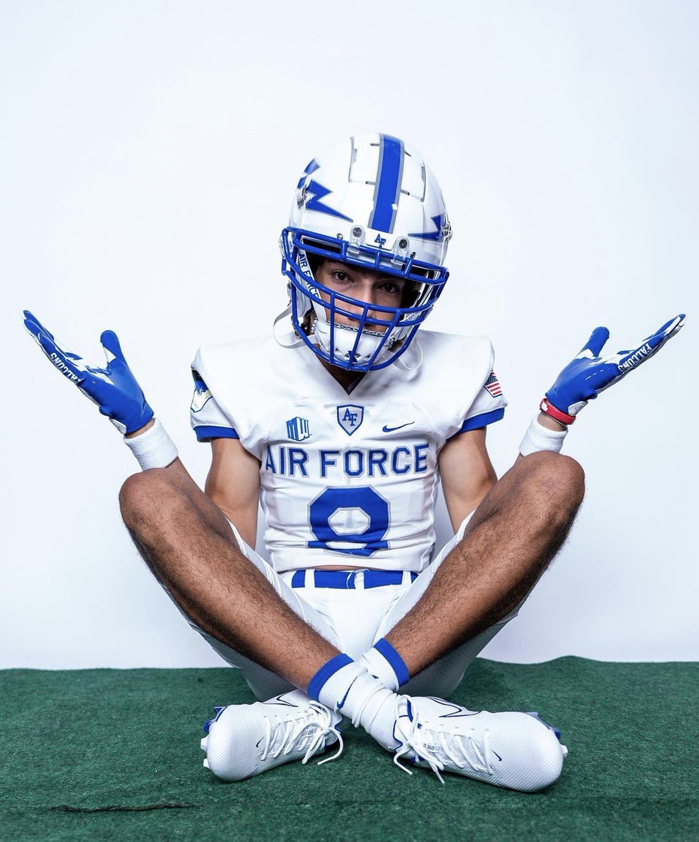 Just informed <a href="/jaxg8s/">Jax Gates</a> has committed to <a href="/AF_Football/">Air Force Football</a> ! Congrats Jax, big things to come in his senior season!!