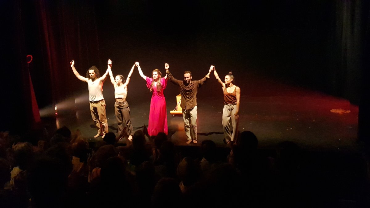 ciekafig's tweet photo. Clap de fin pour #phenix à #Avignon avec 20 représentations au Théâtre de l'Oulle, dans le cadre du @festOffAvignon , qui ont rassemblé plus de 3 700 spectateurs. Bravo et merci à tous !
Toutes les dates de la tournée sur https://t.co/yhQaYm2vop
#kafig #festivaloffavignon #OFF23 https://t.co/TBbtcuxbZp