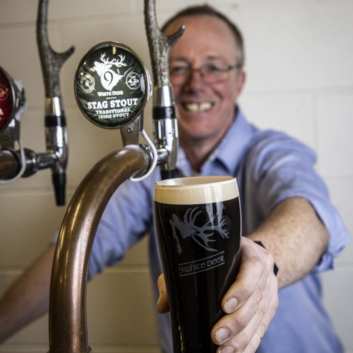 9whitedeer's tweet photo. It's Ireland's Smoothest Stout 🖤😎.
Gordon knows - he brews it, after all 💪.
Not convinced 🧐?
Then try us 👐.
Because - leaving modesty entirely to one side - to taste us is to love us. Truly 😘👍.
#purededication #irishbrewery #irishcraftbeers #craftbeer https://t.co/2B4pRxXOh3