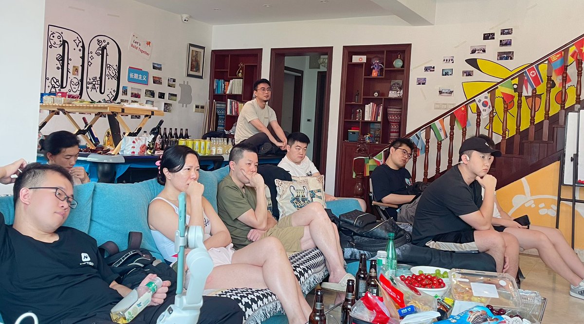 zorooeth's tweet photo. 两天两场开放日，很多项目方和设计师朋友和Builder来访 https://t.co/epYLnNlAZz