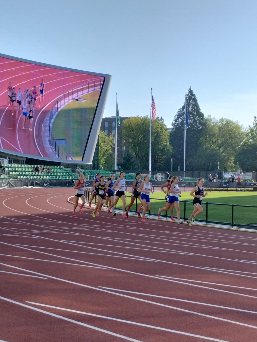 BClub79346's tweet photo. Final day of competition for JO nationals at U of O's Hayward field. Yasmin ran a great race in the 1500 finals which is all about strategy when it comes to the finals. She posted her second fastest 1500m time to come in 10th overall leaving Eugene with a 4:58 1500m PR! https://t.co/IFN3YQc3TX