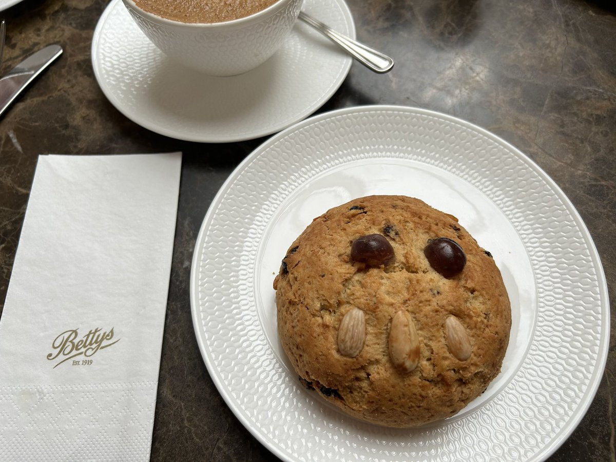 jan_is_reading's tweet image. A visit to Northallerton would not be the same without dropping in to @Bettys for a #FatRascal 😋