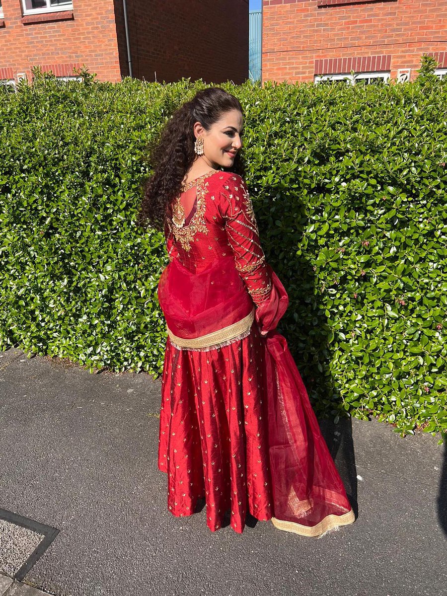 kiani_aneesa's tweet photo. The ever so beautiful @annie_khalid wearing our #saami collection doesn’t she look incredible? https://t.co/IKE24anwjK