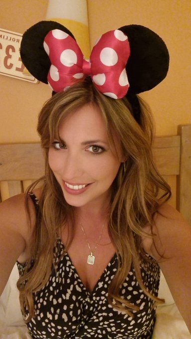 Genieten in eurodisney. X https://t.co/HZBsmSDQup