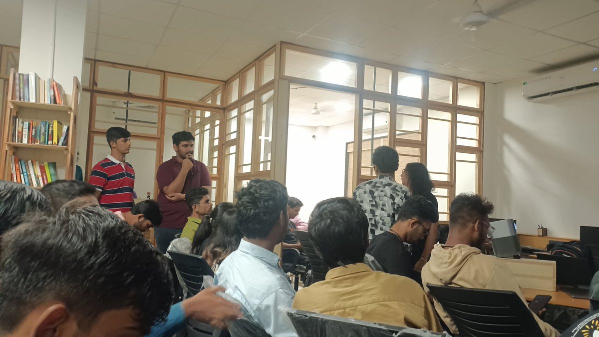 arpan_wanve's tweet photo. Exciting day with! #OneBlockataTime @iamspathan ,@anshitaksoni & @nikhil_aparajit Told us about the Blockchain technology and About @WizardsOfLumos and about The pros and cons of web 3 the Session Was amazing 🚀✨
@lumoslabsHQ
#Lumoslabs #Appyhub #Blockchain #web3 https://t.co/5bpRuAR1Jt
