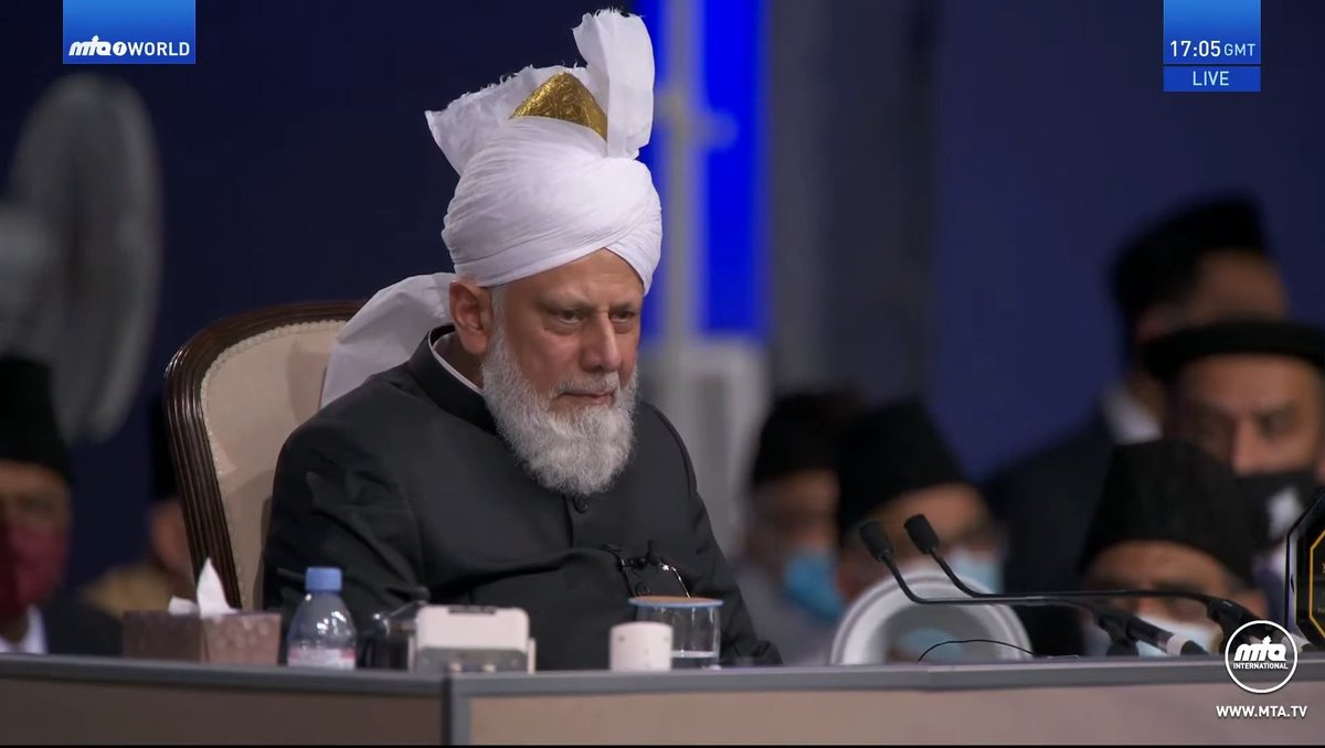 Oh, Huzoor (aba), how much love we have for you ❤

May Allah always give our Beloved Huzoor (aba) good health and strength, Ameen 🙏🏼

Inni ma'ka, Ya Masroor! Khilafat Zindabad! 

#JalsaUK #JalsaConnect