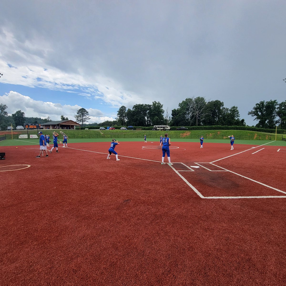 WaynePost11SB's tweet photo. warming up for title game at 1:30 https://t.co/bNOc7k8mim