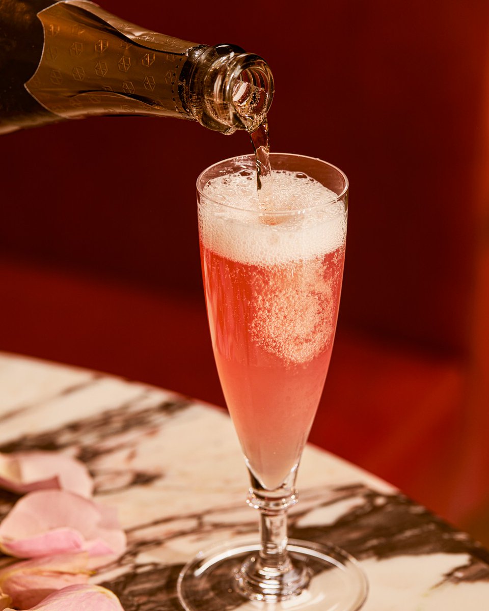 A non-alcoholic option; 'French Rose' made with Everleaf Mountain, Noughty sparkling rosé, lime and sugar