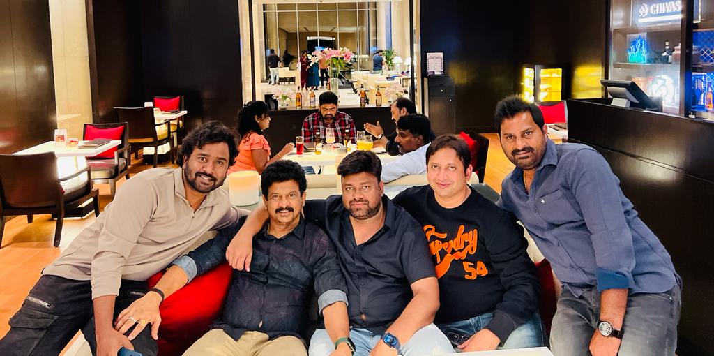 AlwaysPraveen7's tweet photo. #Baby Mega Success Celebrations 
With " MEGA BROTHERS " 

@sairazesh @SKNonline @GangadharNS1 #ChanduLalam 

#MegaStarChiranjeevi https://t.co/hSnclI20PI
