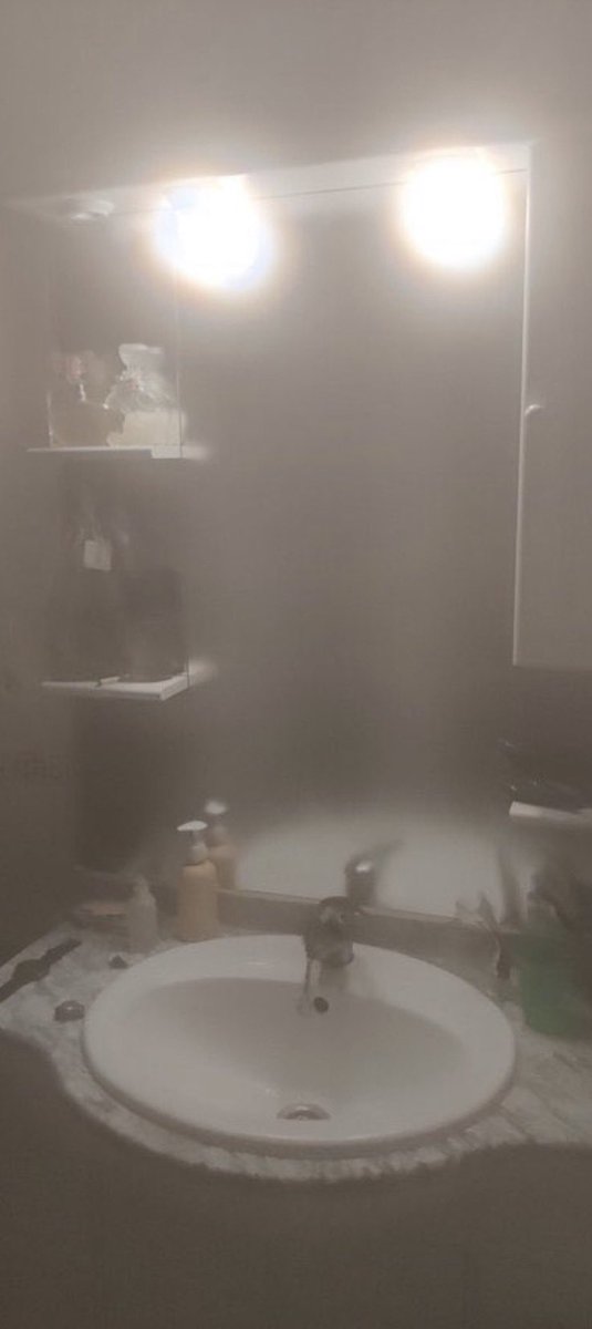 musadosmeme's tweet photo. “você toma banho muito quente?”

o meu banheiro: https://t.co/x53IOjGBxj