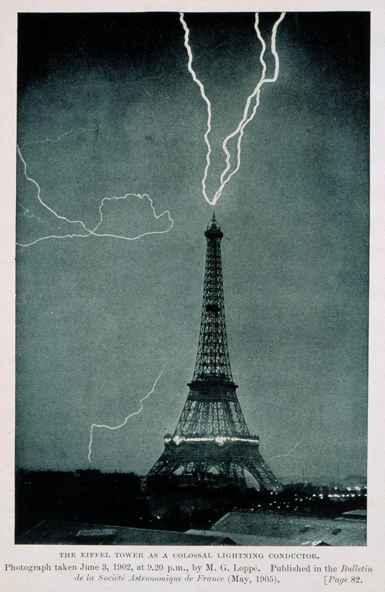 efemarq's tweet photo. Des que fou inaugurada el 1889 la Torre Eiffel, el punt més alt de París, s'empassa una mitjana de 5 llamps per any. Aquest és de 1902. Eiffel va preveure que una immensa torre de ferro forjat atrauria els llamps, però el ferro no és el millor metall conductor, quin ho és? Fil ⚡️ https://t.co/kF0lKyfREE