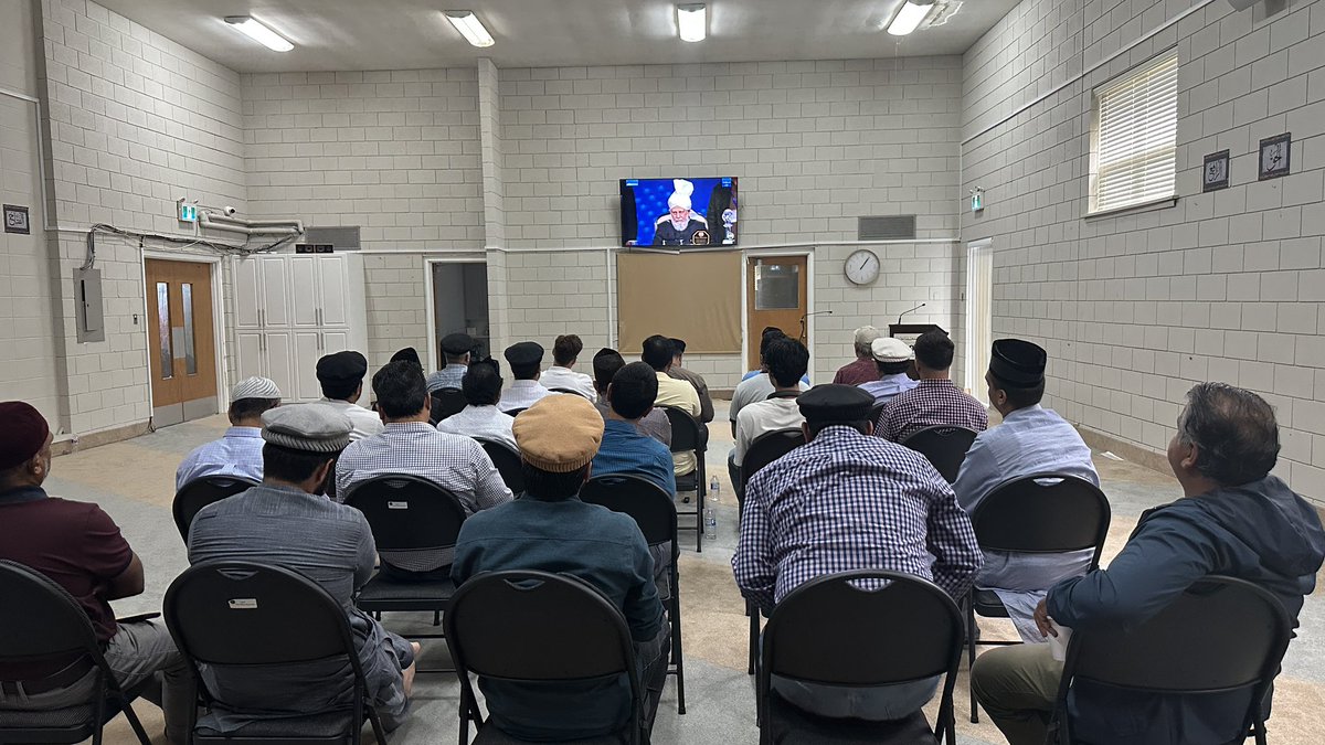 AMJHamiltonMntn's tweet photo. Members of Ahmadiyya Muslim Jamma’at Hamilton Mountain attended 3 Day Live  #JalsaUK at Baitun Nusrat Mosque #HamOnt https://t.co/PbDeqeUAGp
