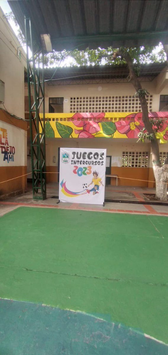 ieupar's tweet photo. La cancha de nuestra Sede Principal se engalana para lo que será la Inauguración de los Juegos Intercursos 2023. Con un esfuerzo y apoyo de toda la comunidad educativa, se logró realizar el mantenimiento y pintura de la cancha para garantizarle a los estudiantes un https://t.co/UFW4w0bdGY