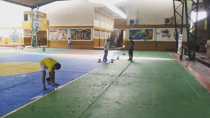 ieupar's tweet photo. La cancha de nuestra Sede Principal se engalana para lo que será la Inauguración de los Juegos Intercursos 2023. Con un esfuerzo y apoyo de toda la comunidad educativa, se logró realizar el mantenimiento y pintura de la cancha para garantizarle a los estudiantes un https://t.co/UFW4w0bdGY