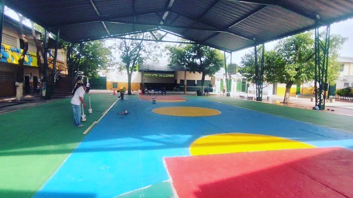 ieupar's tweet photo. La cancha de nuestra Sede Principal se engalana para lo que será la Inauguración de los Juegos Intercursos 2023. Con un esfuerzo y apoyo de toda la comunidad educativa, se logró realizar el mantenimiento y pintura de la cancha para garantizarle a los estudiantes un https://t.co/UFW4w0bdGY