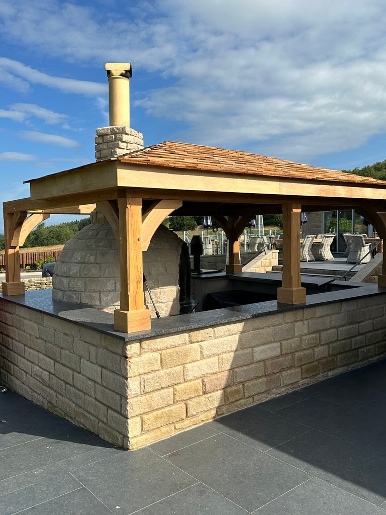 We are all Summer ready here at Peak Edge Hotel, introducing our brand new outdoor kitchen🔥 - the perfect centrepiece for wedding parties desiring an exquisite al fresco dining experience!

Do take a look at our website for further information: peakedgehotel.co.uk/weddings/plan-…
