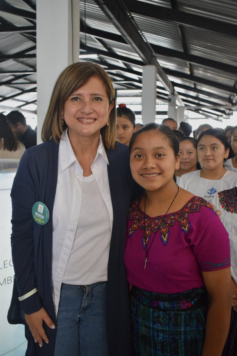 Esta valiente jovencita me llenó de alegría y esperanza el corazón con sus palabras ☺️🫶🌱

¡Muchas gracias San Pedro Carchá! 

#KarinVicepresidenta #ArévaloPresidente #Semilla #EleccionesGt #Elecciones2023 #HormiguitasXsemilla #gt #Carchá #AltaVerapáz #SemilladelCambio