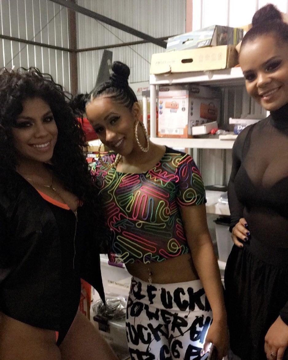 Dreamteamdigit1's tweet photo. @iamcardib  @jenstacksx  dream girls on set https://t.co/7fPPWEGAQp