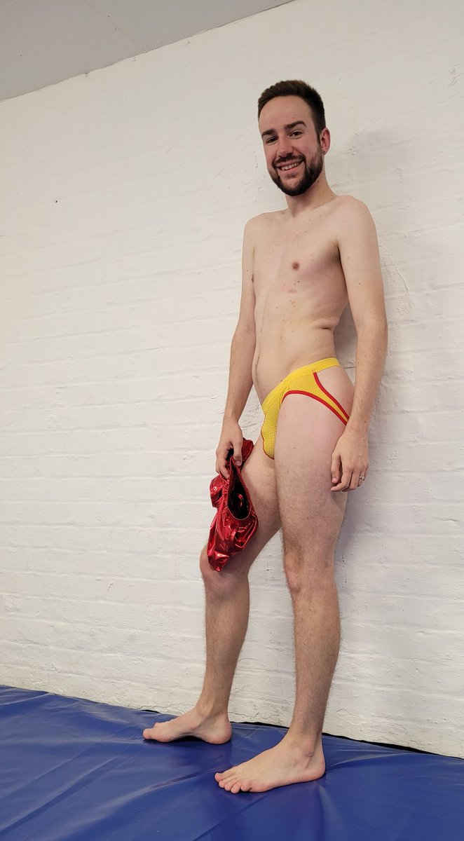 M_P_J97's tweet photo. Another awesome weekend filming with awesome people for @ffewrestling 👌🏻😁
Videos coming soon 👀
#gaywrestling #heeljobber #gutbashing #ballbusting #footdomination #footworshi̇p #bodyworship #twink #bear #liftandcarry https://t.co/sK1AillnFv