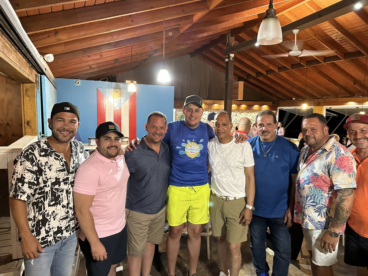 Gracias a nuestros compañeros Alcaldes de #Utuado y #LasPiedras por acompañarnos anoche en el segundo día del #CamuySummerFest. También al Director Ejecutivo de ACUDEN, @rcpaganpr por también ser parte de este gran evento. El desarrollo económico va de la mano de fomentar el