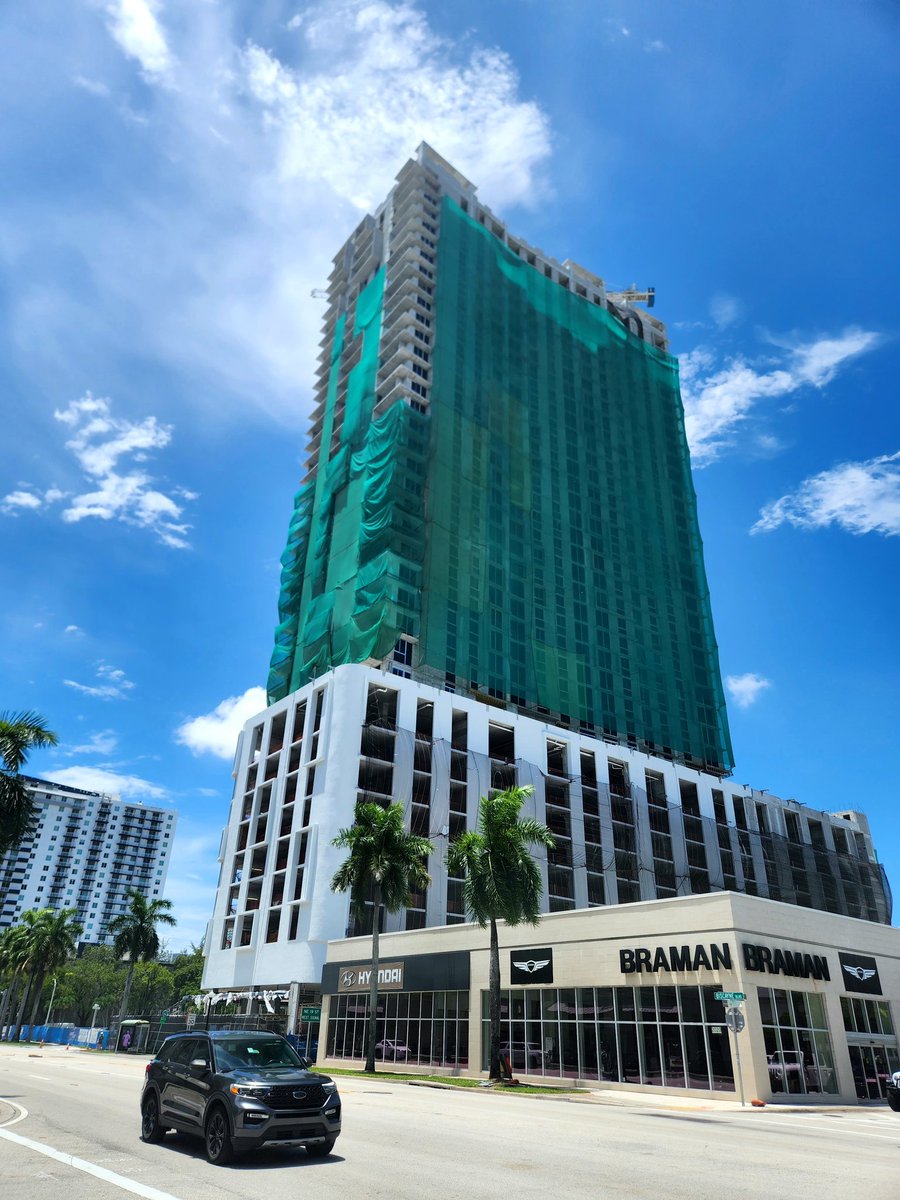volvoshine's tweet photo. Edgewater is about to get a busload of new residents
📍Edgewater Collective
📍NEMA Miami + Whole Foods
#Miami https://t.co/w6jtsIrpTc