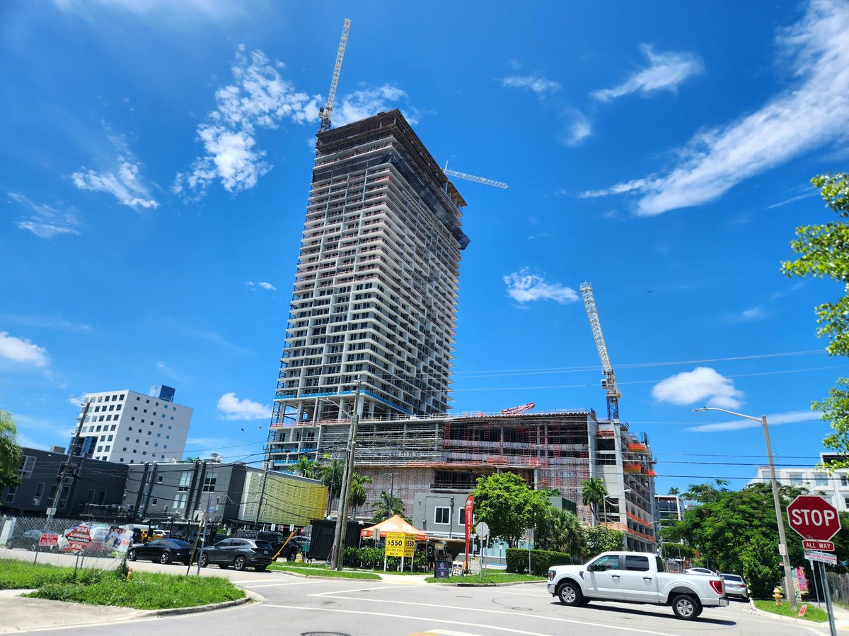 volvoshine's tweet photo. Edgewater is about to get a busload of new residents
📍Edgewater Collective
📍NEMA Miami + Whole Foods
#Miami https://t.co/w6jtsIrpTc