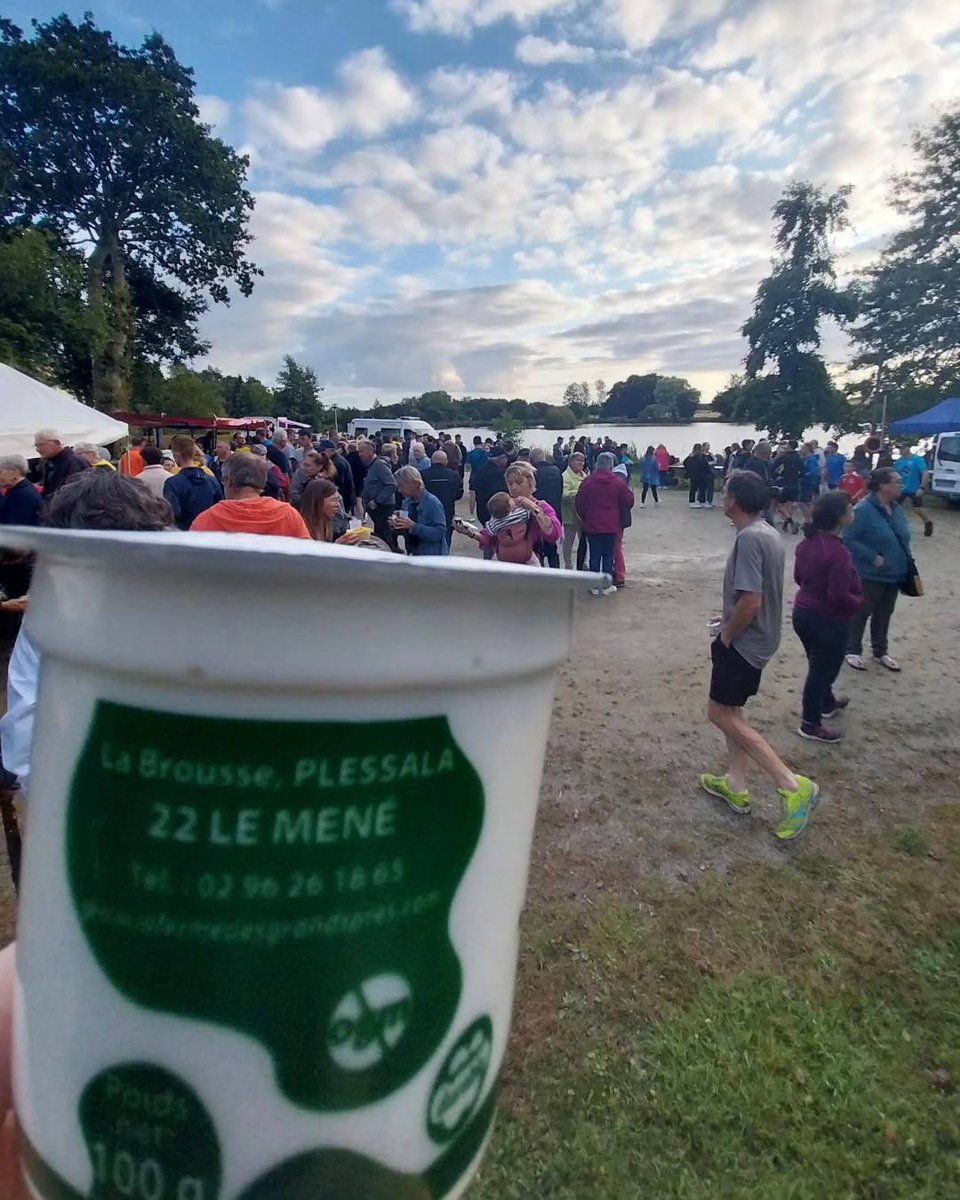 🏃🐄 28-07-2023 à Plessala : les foulées plessaliennes (9,9 km) près de l'étang de la Chesnaie. Une belle festivité rurale tout en simplicité.

Chaque finaliste repartait avec un yaourt fabriqué par la ferme des grands prés !

fr.wikipedia.org/wiki/Plessala

#cotesdarmor #centrebretagne