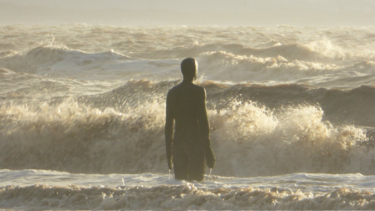 SteveMulville's tweet image. According to @RMetS report on State of UK Climate 2022 the most widespread storm surges happened during #StormEunice coastal flooding occurred all around the UK..💨🌊
The @IronMenCrosby survived and as usual braved the Storm ...