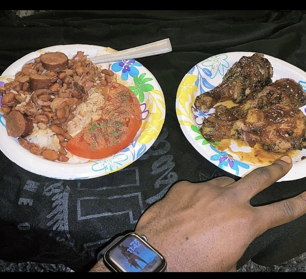 TocarraCarter's tweet photo. Had to send my sonshine back to school full!

baked bbq chicken, pinto beans w/ smoked turkey necks and smoked sausage and jasmine rice

Sweet Potato Pie Eggrolls for dessert 

#imnotwashingnomoredishes https://t.co/VmHicFWMhC