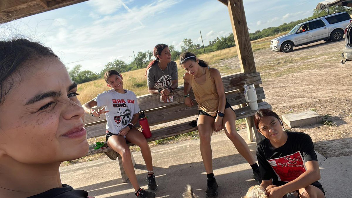 phs_track_'s tweet photo. Sunday Long Run -10miles 
“MOTIVATION is what gets you started; COMMITMENT is what keeps you going”
#2023xcGOALS https://t.co/g0hSTVBXVg