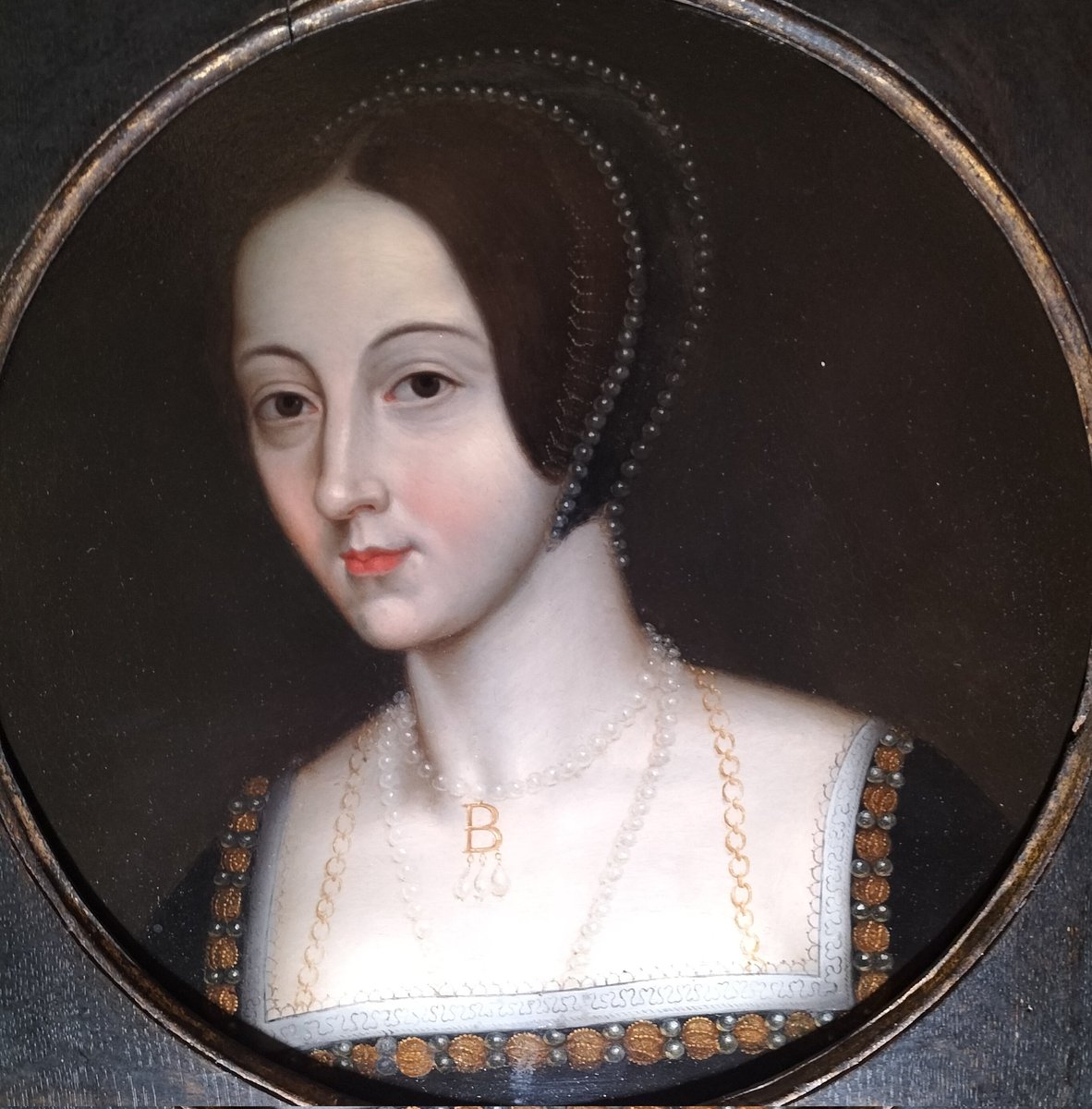 GreyRevisited's tweet photo. Visit my website at https://t.co/oHIeCiQEZD to read my article on the Mould and Zouche portrait of #AnneBoleyn 🙂 #History #Tudors #art #WeekendReads #WritingCommunity #ArtHistory #Portrait #Tudor https://t.co/eiaoPXSNhO