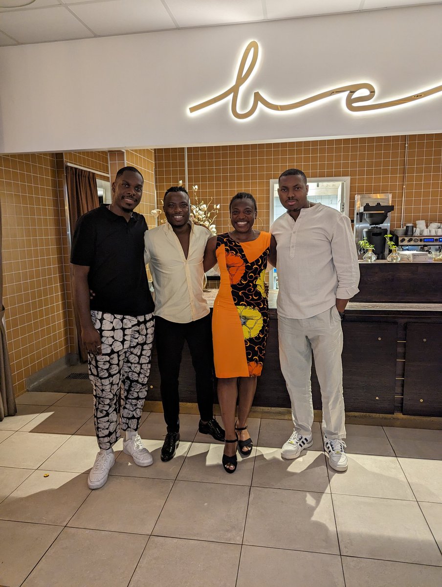 moyheen's tweet photo. I've been in a group chat with these men since 2017 and this is the first time we've been in the same location since then.

We were all intermediate Android devs when we met, but in that time, we've all grown. Now we have a Staff Engineer, two GDEs and three Senior Engineers 📈 https://t.co/m7tKYkc60C