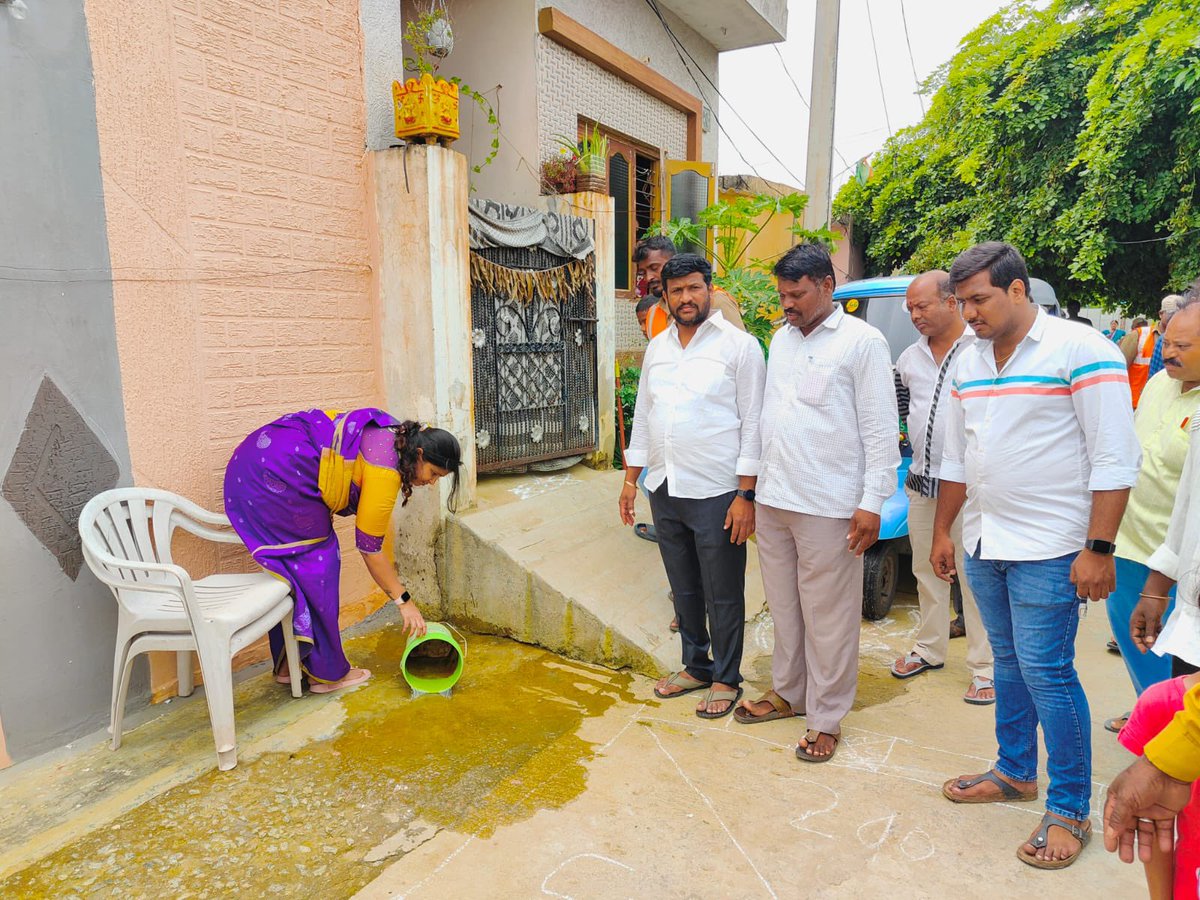 PVasupathi's tweet photo. As per Honourable Minister @KTRBRS Garu @chmallareddyMLA Garu @Collector_MDL  took part in intensive sanitation drive in 13th  ward  by removing unwanted plants &amp; stagnant water from pots to avoid seasonal diseases like dengue malaria typhoid etc #prevention is better than cure# https://t.co/Qt4GdQxMIa