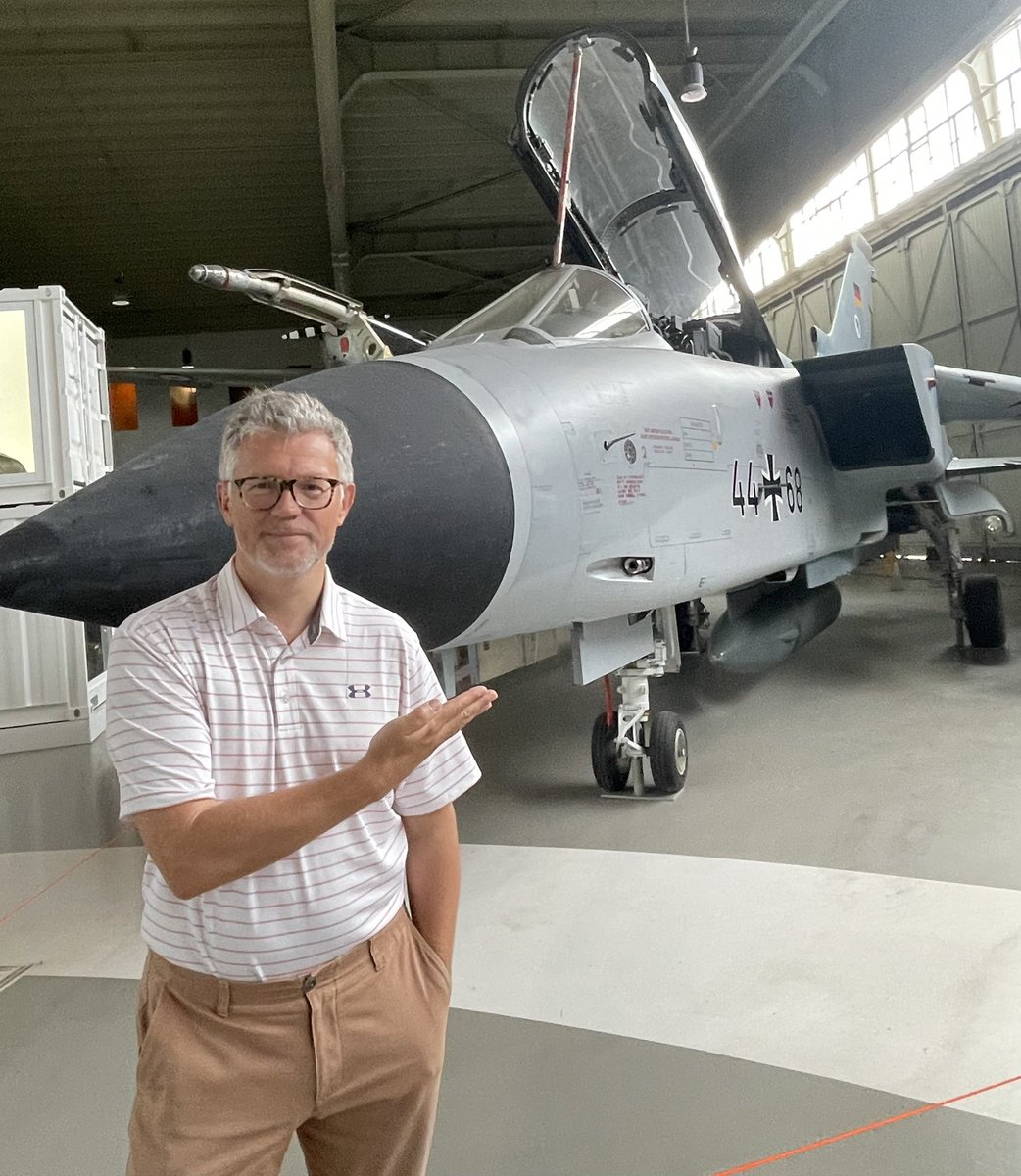 MelnykAndrij's tweet photo. Schönen Sonntag liebe Ampel, die Ukrainer brauchen dringend deutsche Tornado-Kampfjets, um die Menschen in den besetzten Gebieten möglichst rasch zu befreien. Die Flugzeuge werden sowieso ausgemustert. Warum warten Sie noch? 
Bei uns gibt es kein Sommerloch, da ist die Hölle los https://t.co/jUZdQPt1LZ