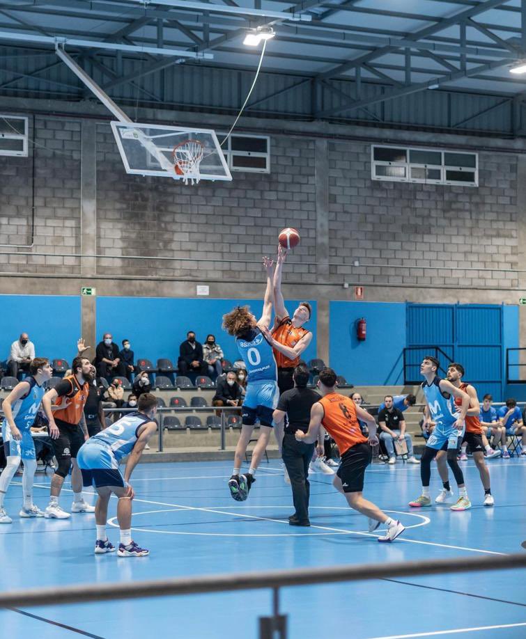 CbDadarmo's tweet photo. FICHAJE DADARMO 23/24

El Club Baloncesto Dadarmo anuncia la vuelta del pívot argentino con pasaporte Aleman Christian Bihurriet.

Christian es un pívot de 2,05 m. y 23 años, que fue formado en las categorías inferiores de San Lorenzo.

¡¡¡VAMOS CHRISTIAN!!!

🏀ARRIBA DADARMO 🏀 https://t.co/qEoZMXRiTz