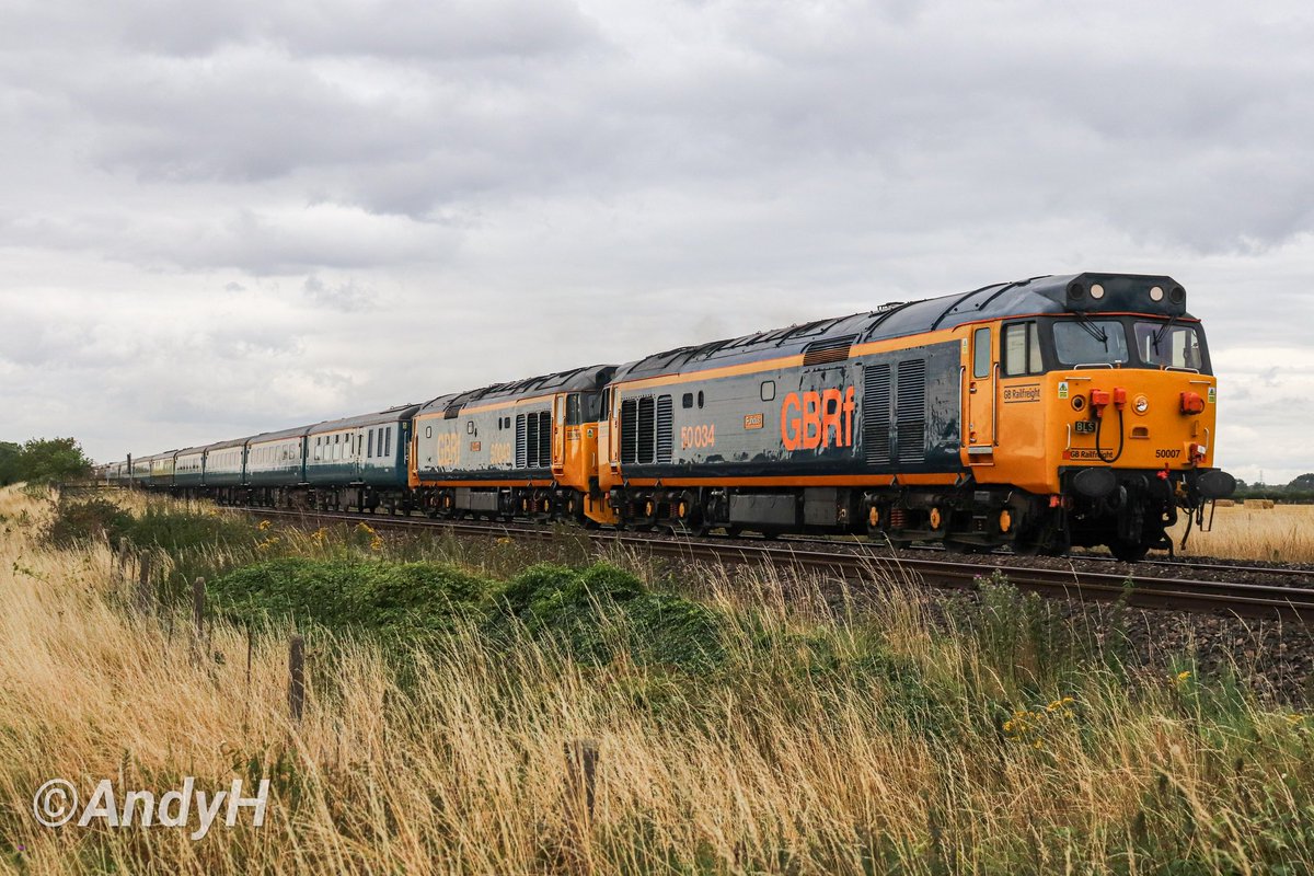 holtona72's tweet image. A beautiful sight &amp;amp; sound this afternoon. Passing through the Lincolnshire countryside at Uffington @thefiftyfund 50007 &amp;amp; 50049 head west with 1Z21 Ipswich to East Midlands Parkway @BLSFixtures 'The Ips Witch' one-way tour. #Hoover #Class50 30/7/23