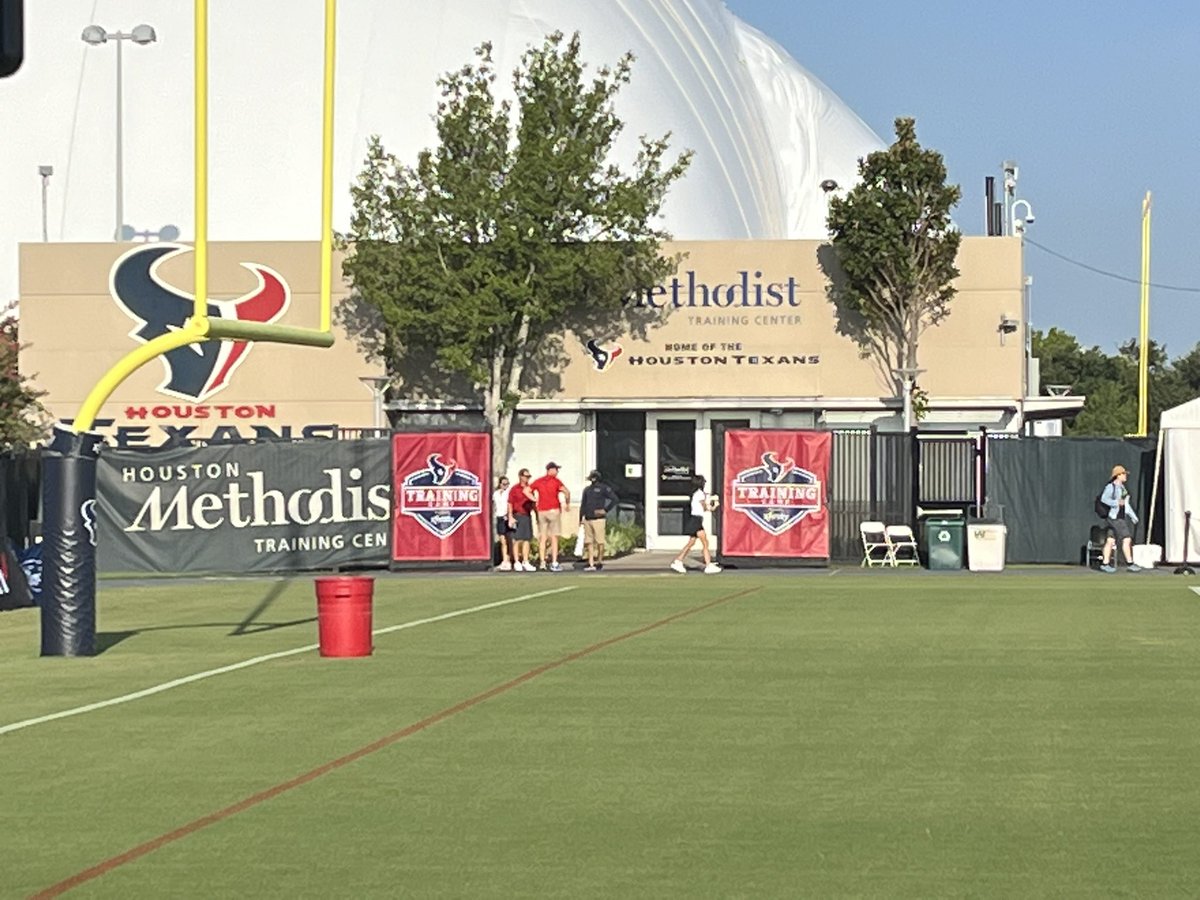 CoachAHughes1's tweet photo. Texans Training Camp! https://t.co/D9vwv7IDtA
