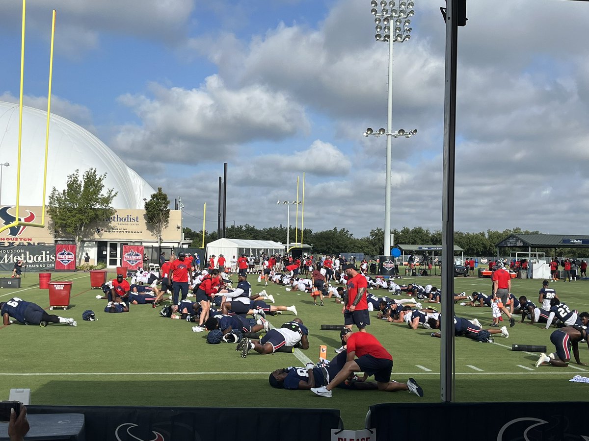 CoachAHughes1's tweet photo. Texans Training Camp! https://t.co/D9vwv7IDtA