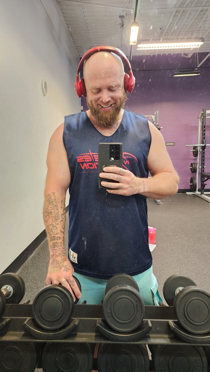poEdic1's tweet photo. Chest day best day. On a tear 4th day straight in the gym, going for 2 weeks straight! #overtrain
If you kno what works for you, get it done. https://t.co/hApJCETcOb